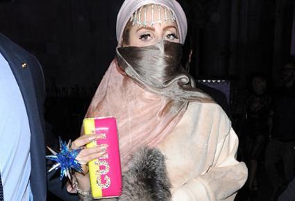  لماذا ارتدت ليدي غاغا البرقع؟